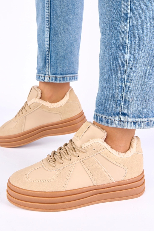 Kreemi värvi spordijalatsid sooja...