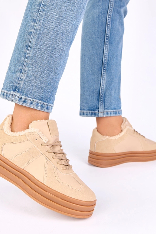 Kreemi värvi spordijalatsid sooja...