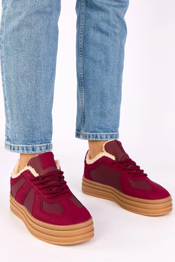 Bordo värvi spordijalatsid...