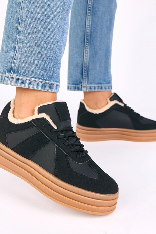 Mustad spordijalatsid sooja...