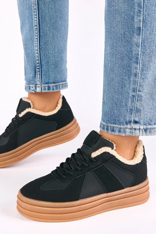 Mustad spordijalatsid sooja...