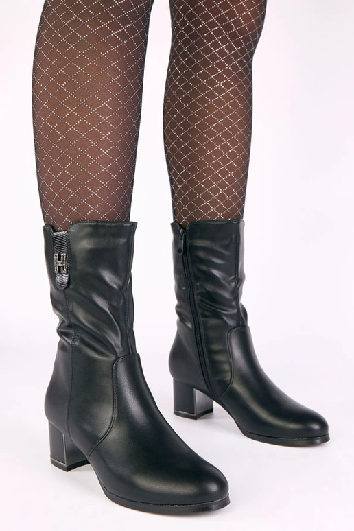 Mustad sooja karvkattega saapad...