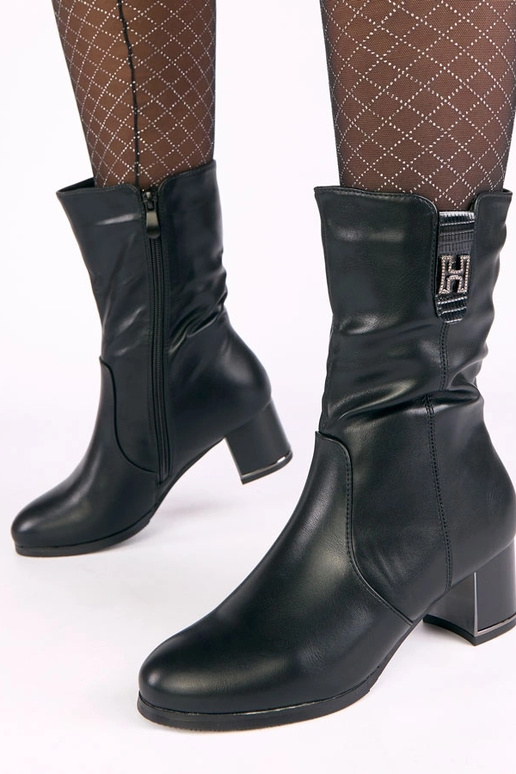 Mustad sooja karvkattega saapad...