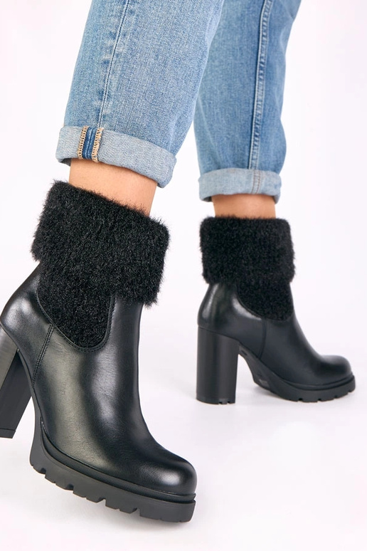 Mustad kontsasaapad dekoratiivse...