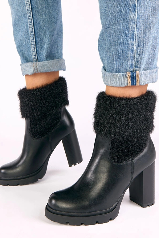 Mustad kontsasaapad dekoratiivse...