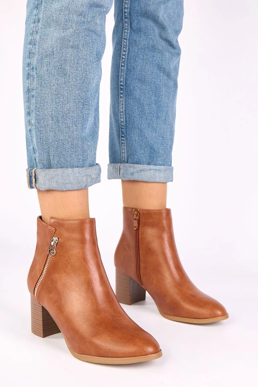 Pruunid klassikalised kontsasaapad...