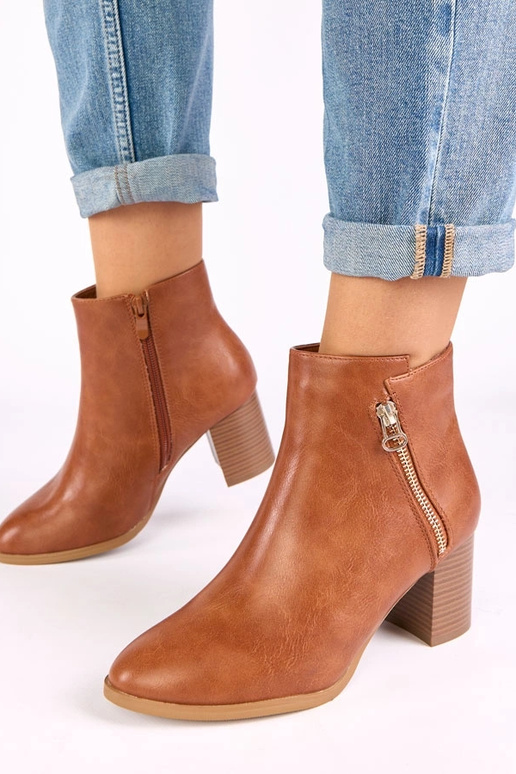 Pruunid klassikalised kontsasaapad...