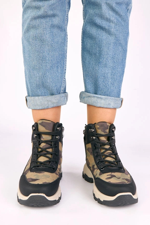 Mustad platvormtraperid...