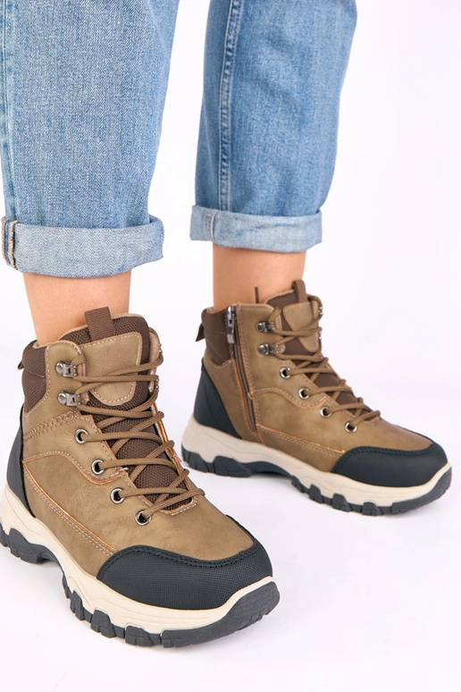 Tumedat liivavärvi platvormtraperid...