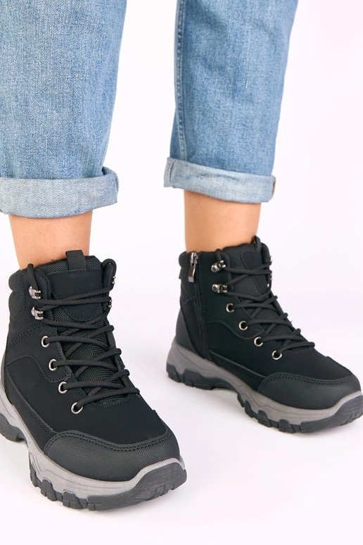 Mustad platvormtraperid Briana