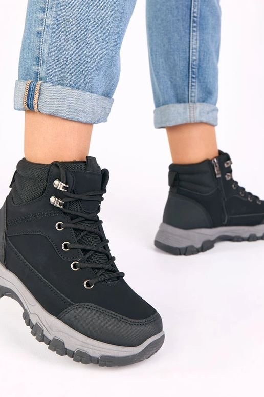 Mustad platvormtraperid Briana