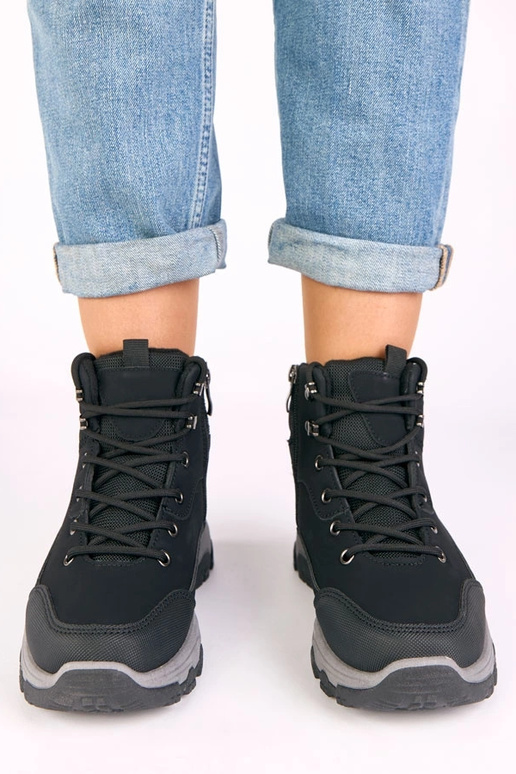 Mustad platvormtraperid Briana