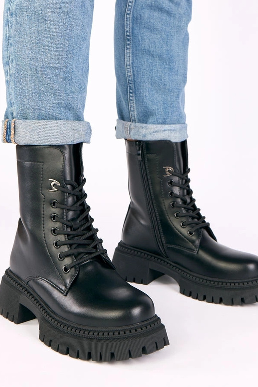 Mustad klassikalised platvormsaapad...