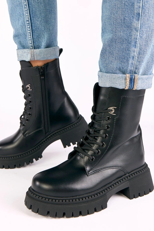 Mustad klassikalised platvormsaapad...