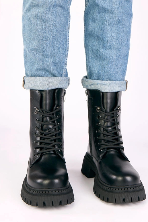 Mustad klassikalised platvormsaapad...