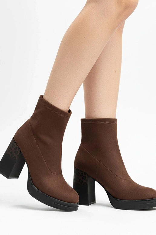 Pruunid saapad kontsaga leopardi...