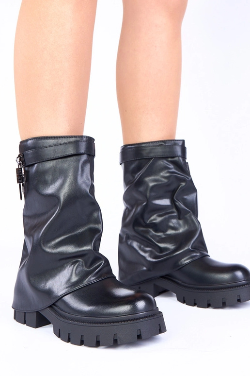 Mustad saapad platvormiga ja avatud...