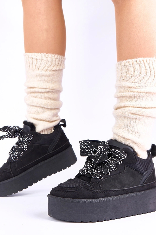 Mustad vabaaja jalanõud platvormiga...