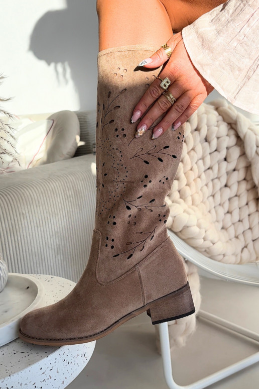 Ažuurne naiste pika säärega saapad Klockis beeži värvi Helinna