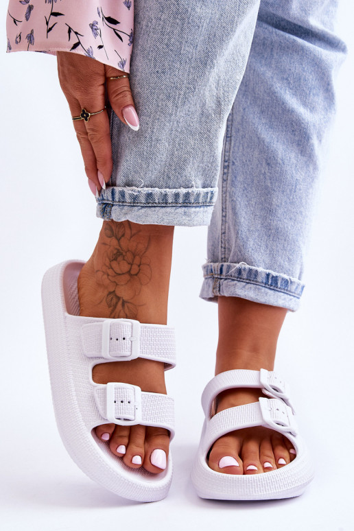 Kerged sussid Triipudega valget värvi Sharmen