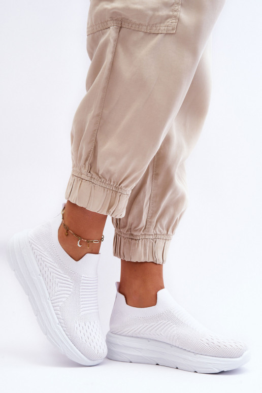 Pealiste omad Slip-on spordijalatsid valget värvi Ferive