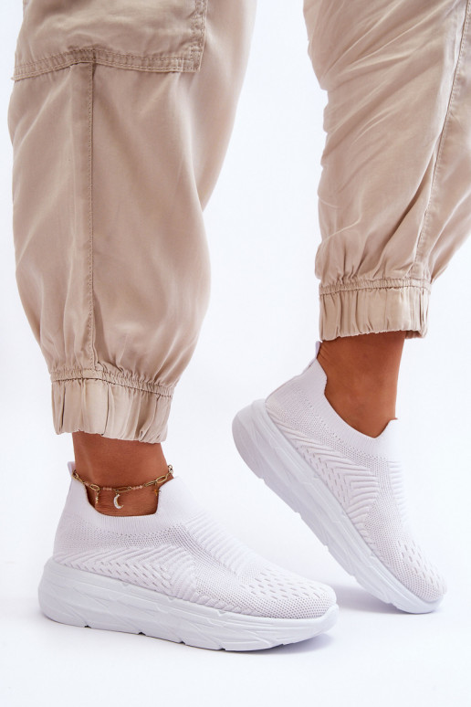 Pealiste omad Slip-on spordijalatsid valget värvi Ferive