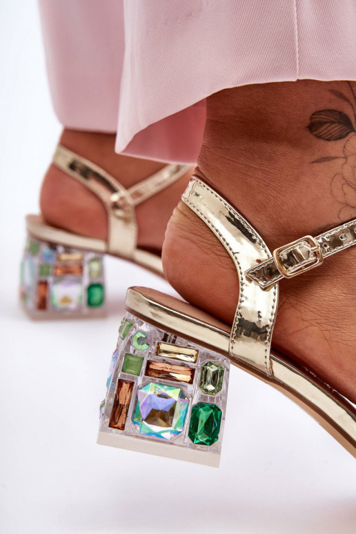 Pealiste omad Elegantsed kõrge kontsaga sandaalid kristallidega Kuldset värvi S.Barski MR1037-01