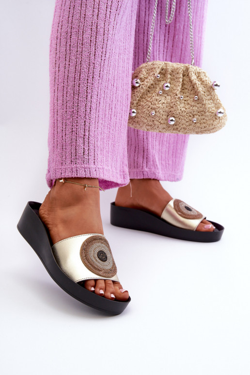 Plätud naturaalsest nahast Pealiste omad kaunistustega S.Barski KV27-019 Kuldset värvi