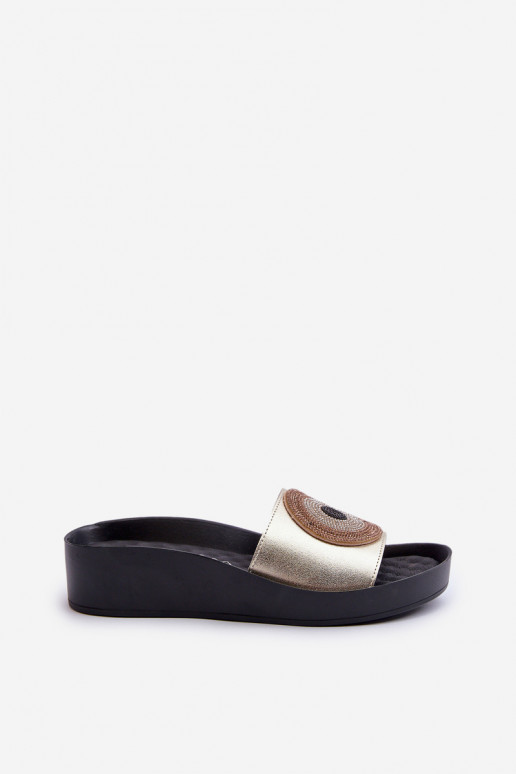 Plätud naturaalsest nahast Pealiste omad kaunistustega S.Barski KV27-019 Kuldset värvi