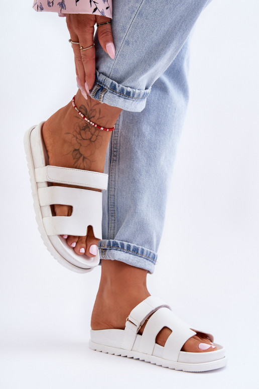 Klassikalise mudeli naiste plätud valget värvi Molie