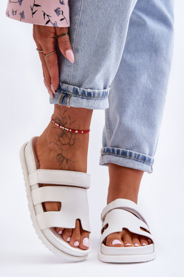 Klassikalise mudeli naiste plätud valget värvi Molie 2