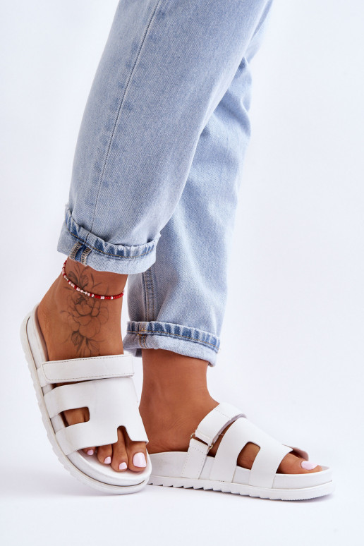 Klassikalise mudeli naiste plätud valget värvi Molie