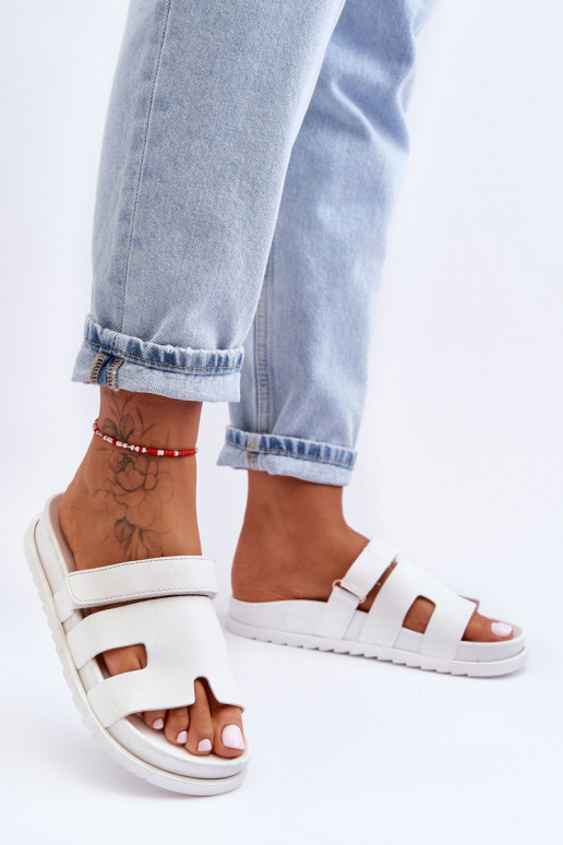 Klassikalise mudeli naiste plätud valget värvi Molie