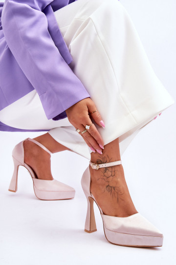 Moekad Kingad Laiemal tihvtil Heleroosat värvi Sellel ondness 2