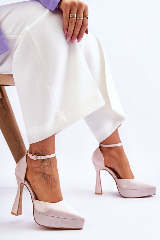 Moekad Kingad Laiemal tihvtil Heleroosat värvi Sellel ondness