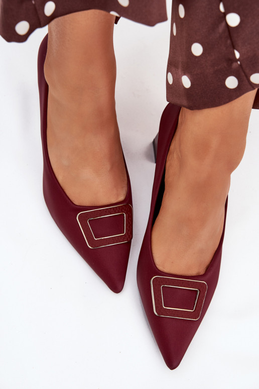 Kingad kõrge jämeda kontsaga kaunistustega neetide ja pandlaga bordoo-värvi Seriva