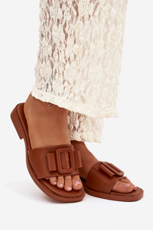 naiste plätud laiade nööridega neetide ja pandlaga pruunid värvi Melivra