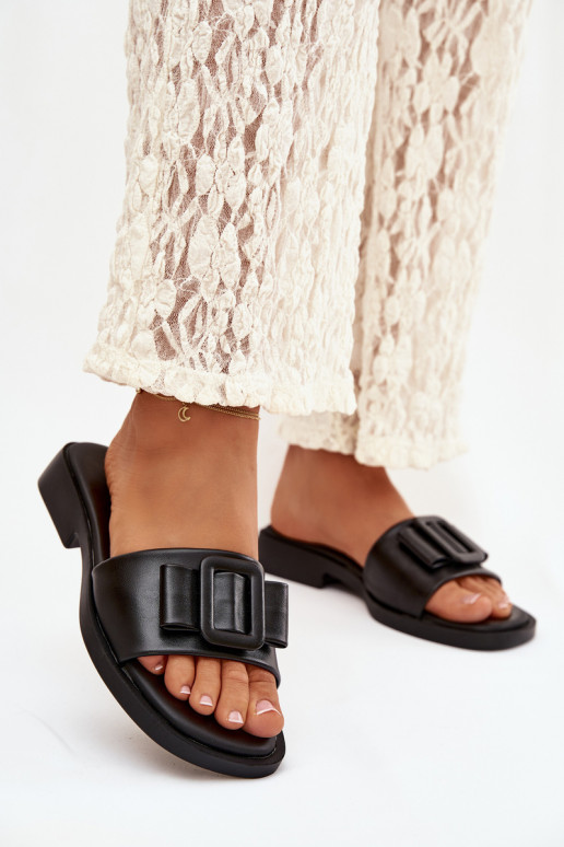 naiste plätud laiade nööridega neetide ja pandlaga msuud Melivra