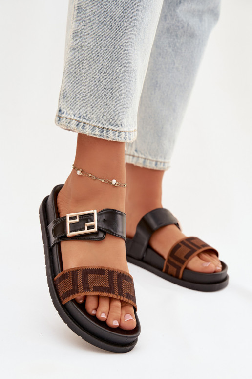 Naisten sussid kuldsete pandladega, must värv