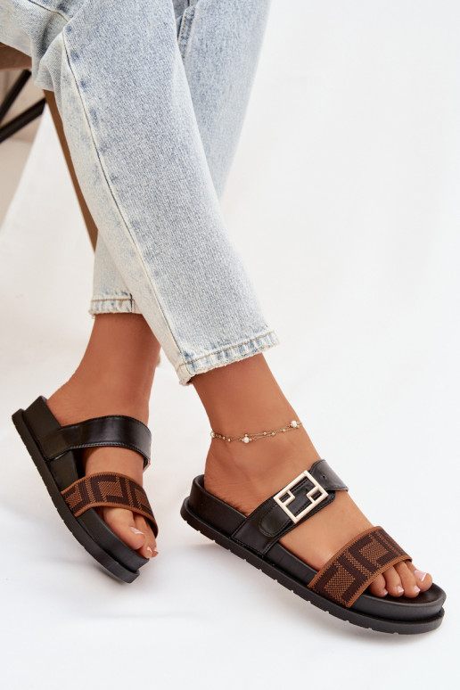 Naisten sussid kuldsete pandladega, must värv