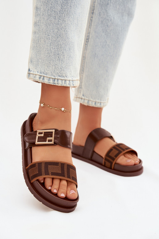 Naisten sussid kuldsete pandladega, pruuni värvi