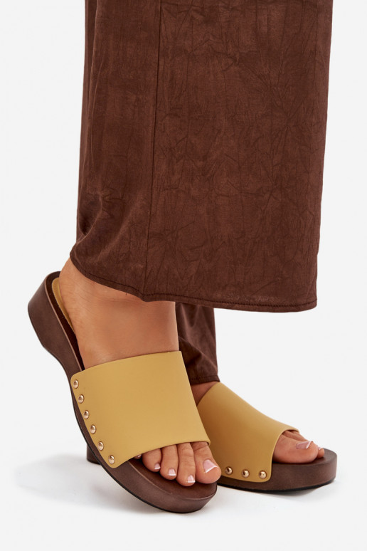 naiste plätud neetidega Kollased Terissa