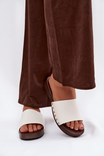 naiste plätud neetidega valget värvi Terissa 2