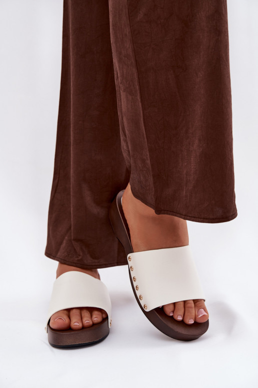 naiste plätud neetidega valget värvi Terissa