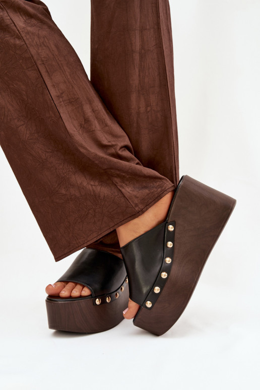 naiste plätud Kiilu peal neetidega msuud Sellel onreline