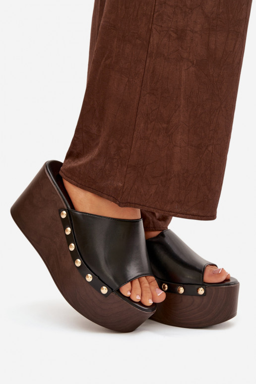 naiste plätud Kiilu peal neetidega msuud Sellel onreline