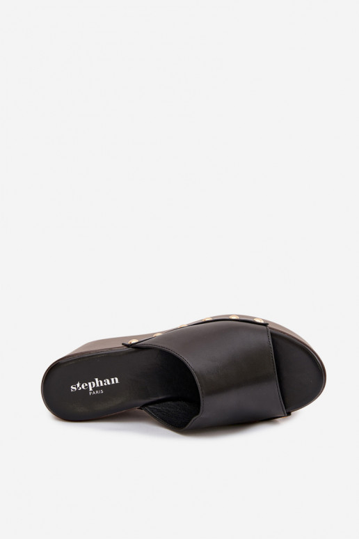 naiste plätud Kiilu peal neetidega msuud Sellel onreline