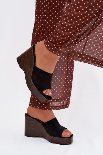 naiste plätud Kiilu peal msuud Ravelia