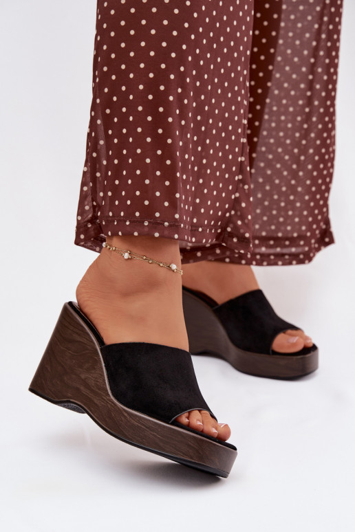 naiste plätud Kiilu peal msuud Ravelia