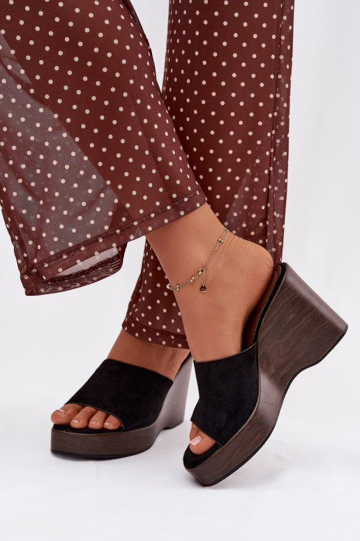 naiste plätud Kiilu peal msuud Ravelia